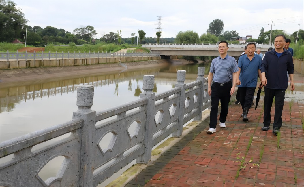 省袁管局开展“行渠百里察实情， 为民服务解难题”活动之二